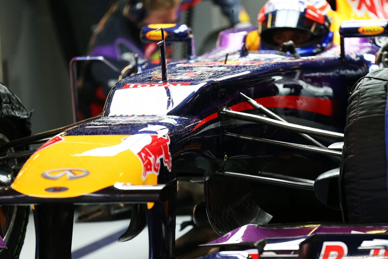 Mark Webber (AUS) Red Bull Racing RB9 front suspension detail.
22.02.2013. 