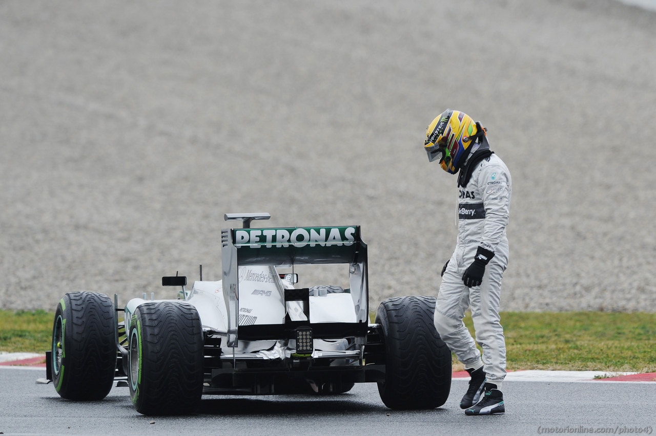 Lewis Hamilton (GBR) Mercedes AMG F1 W04 stops on the circuit.
22.02.2013. 