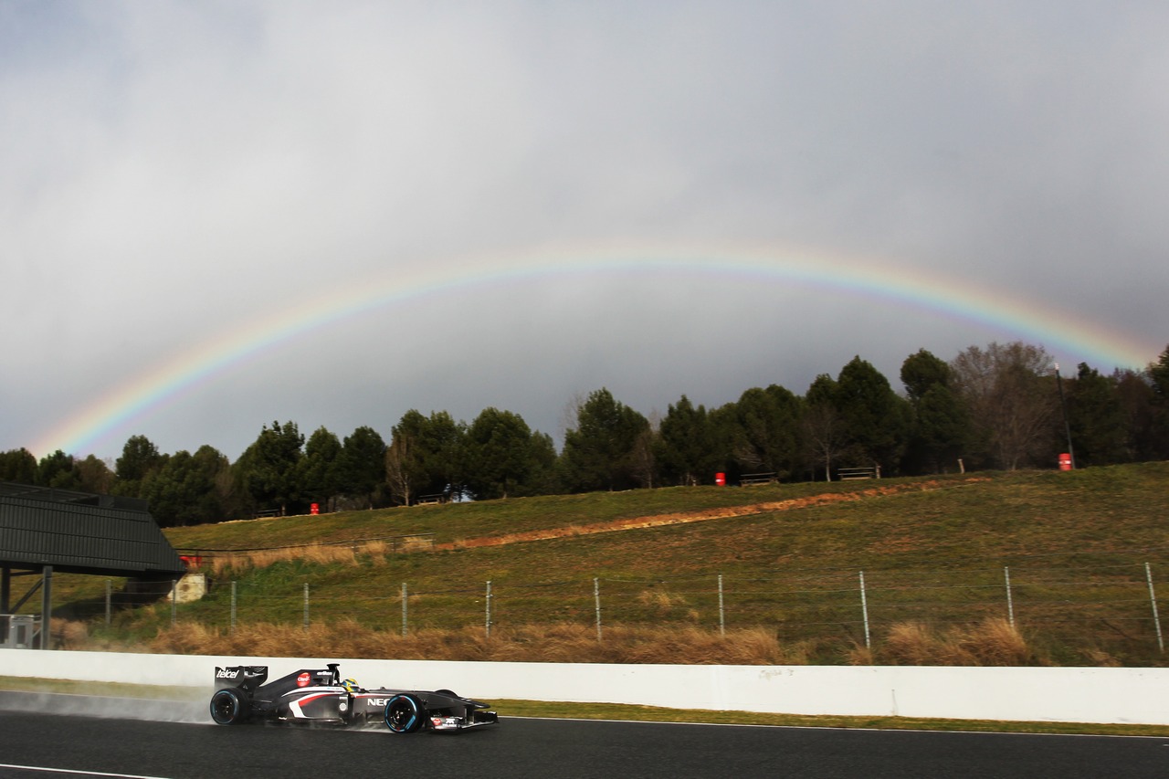 Esteban Gutierrez (MEX) Sauber C32 passes a rainbow.
28.02.2013. 