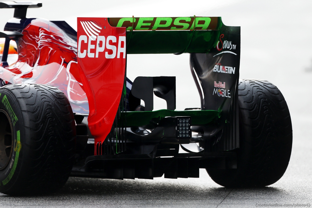 Jean-Eric Vergne (FRA) Scuderia Toro Rosso STR8 running flow-vis paint on the rear wing.
28.02.2013. 