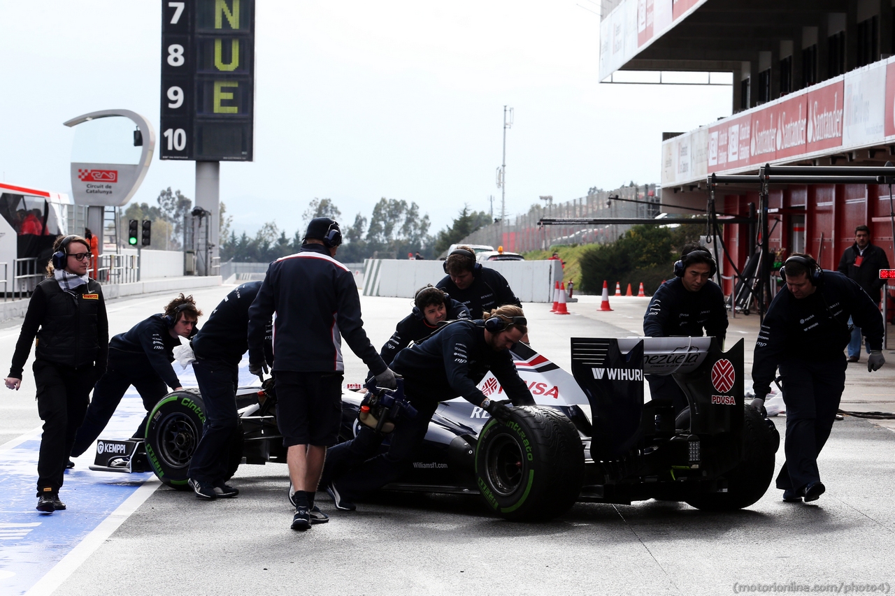 Valtteri Bottas (FIN) Williams FW35 pushed back in the pits.
28.02.2013. 