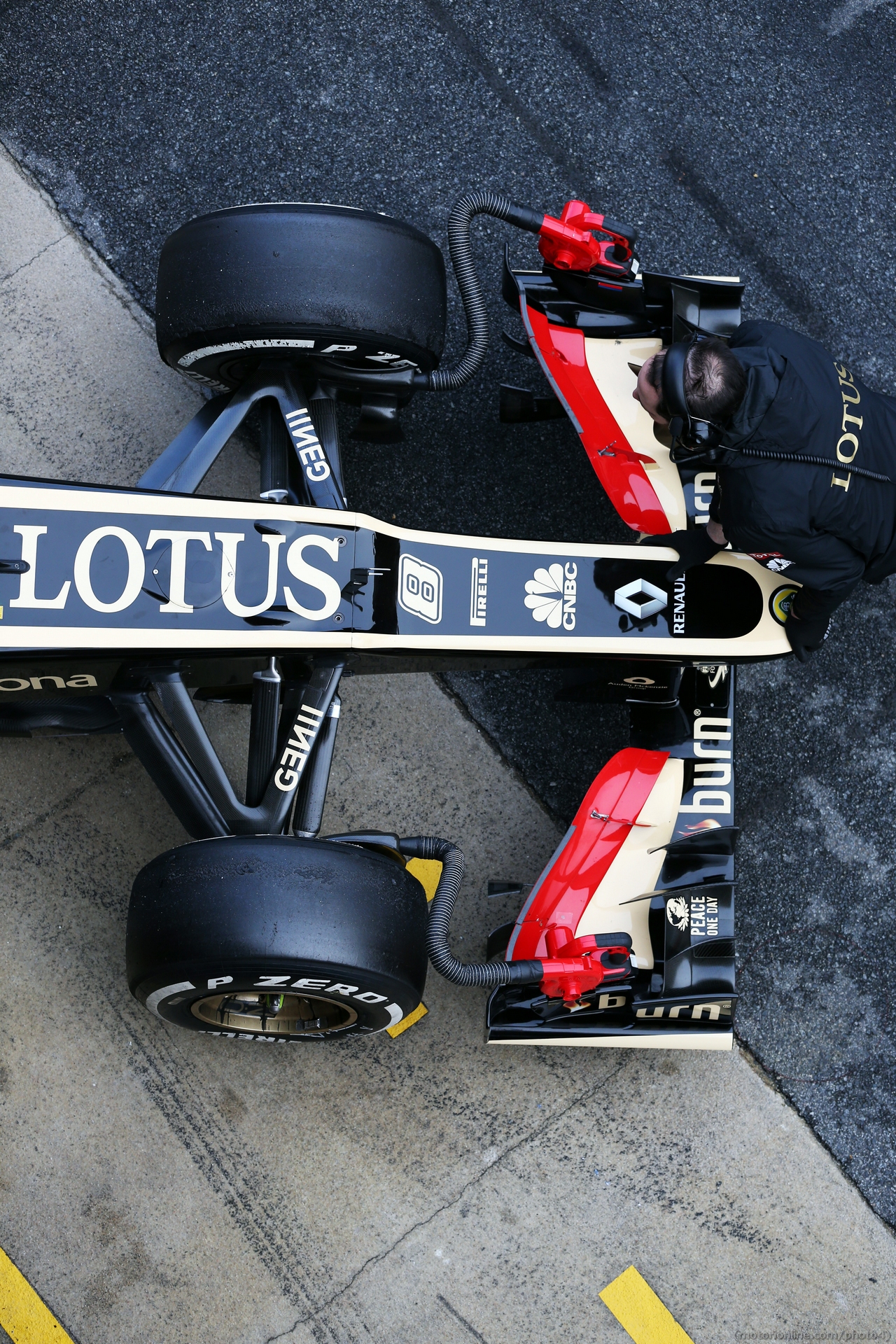 Lotus F1 E21 nosecone, front wing and front suspension.
28.02.2013. 
