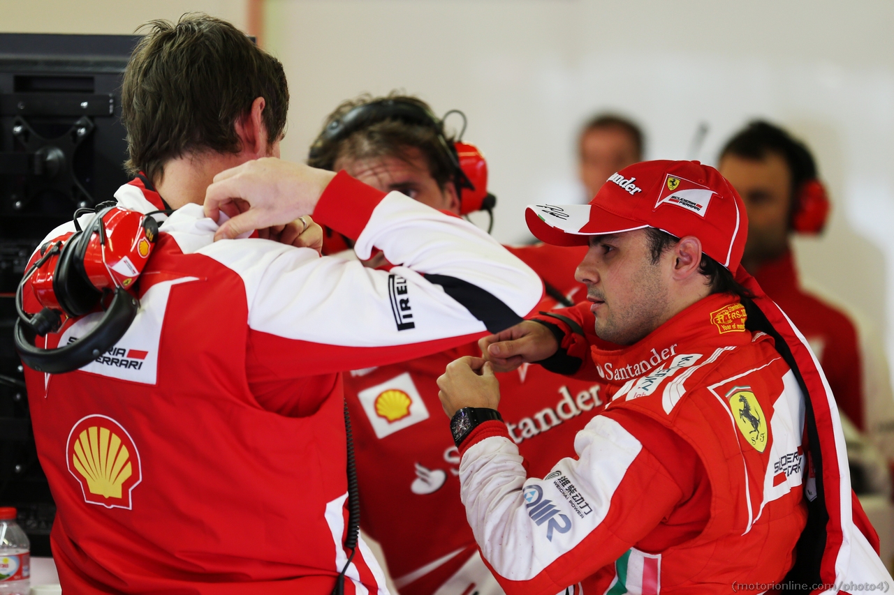 Felipe Massa (BRA) Ferrari with Rob Smedley (GBR) Ferrari Race Engineer.
28.02.2013. 