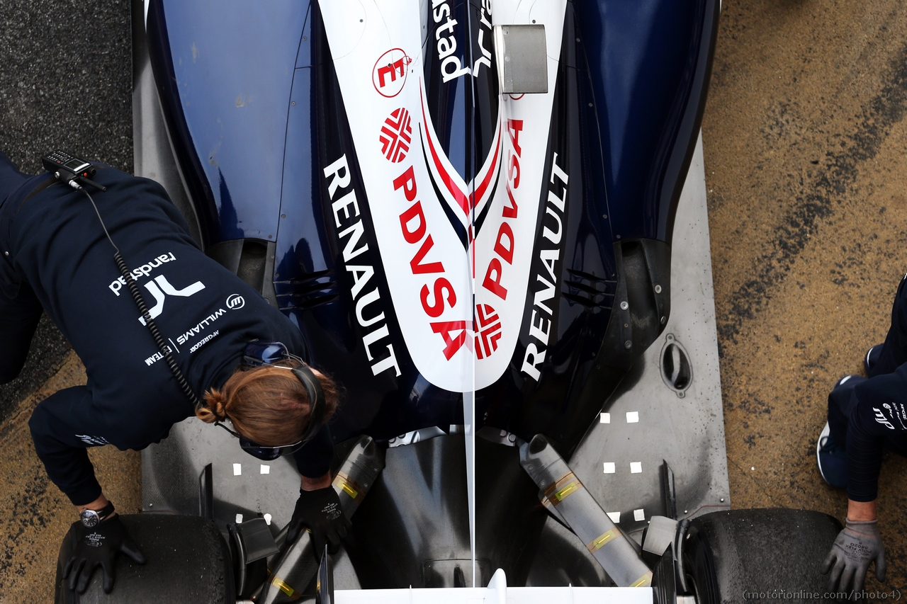 Williams FW35 engine cover and rear suspension.
28.02.2013. 