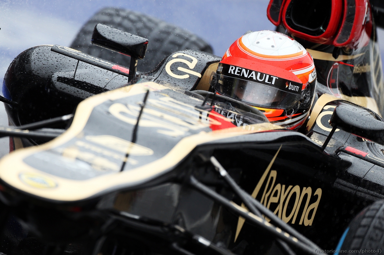 Romain Grosjean (FRA) Lotus F1 E21 leaves the pits.
28.02.2013.