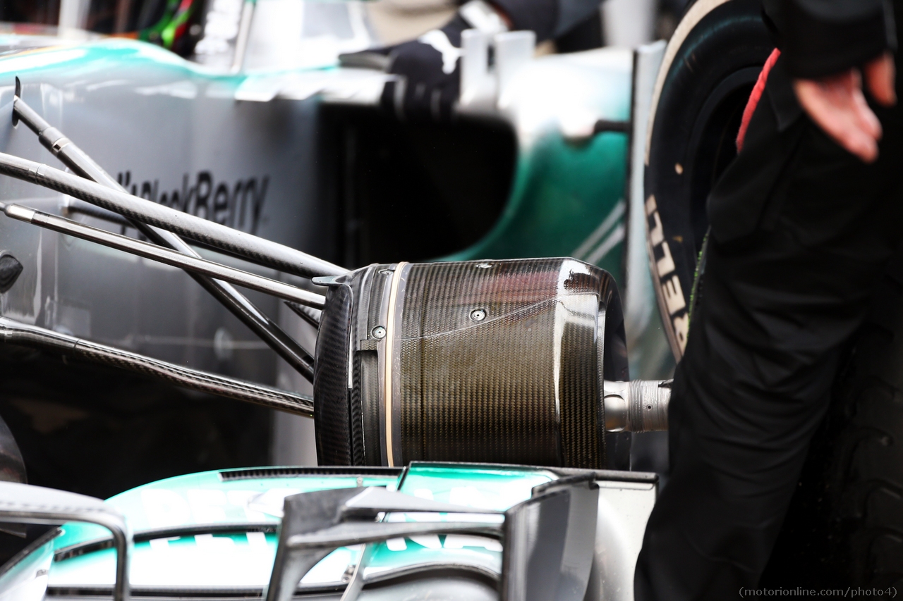 Lewis Hamilton (GBR) Mercedes AMG F1 W04 practice pit stop.
28.02.2013. 