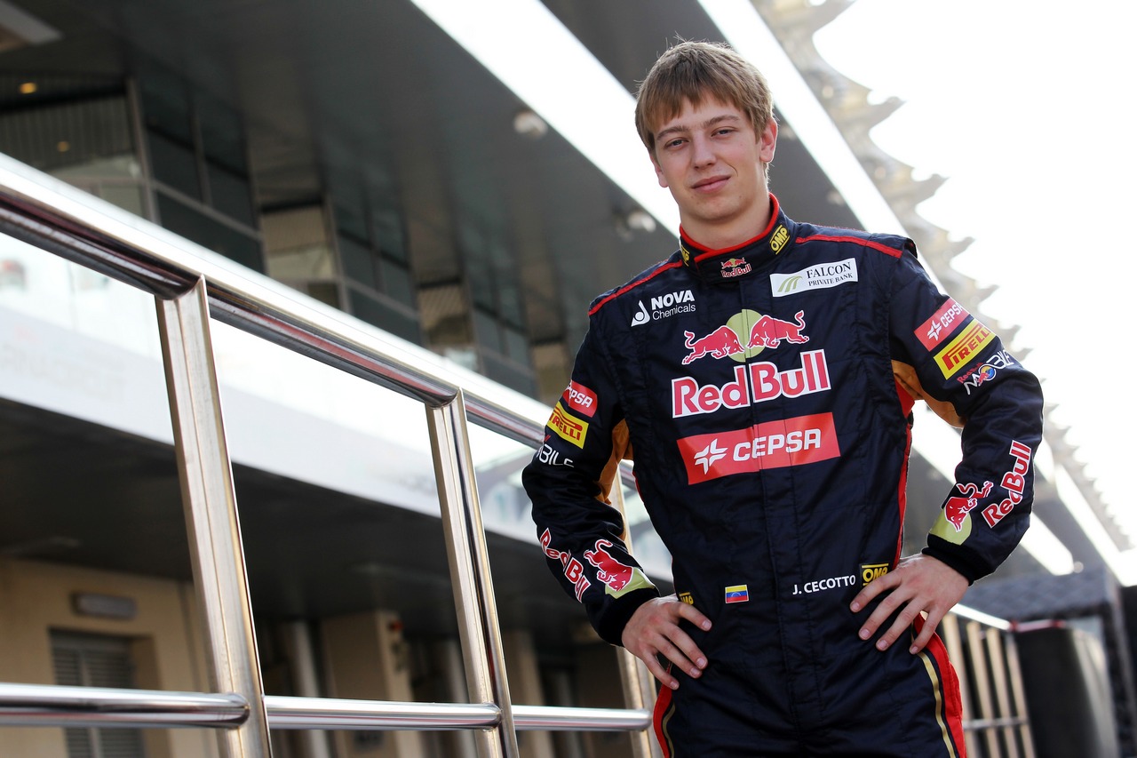 Johnny Cecotto Jr Scuderia Toro Rosso Test Driver.
06.11.2012. Formula 1 Young Drivers Test, Day 1, Yas Marina Circuit, Abu Dhabi, UAE.
