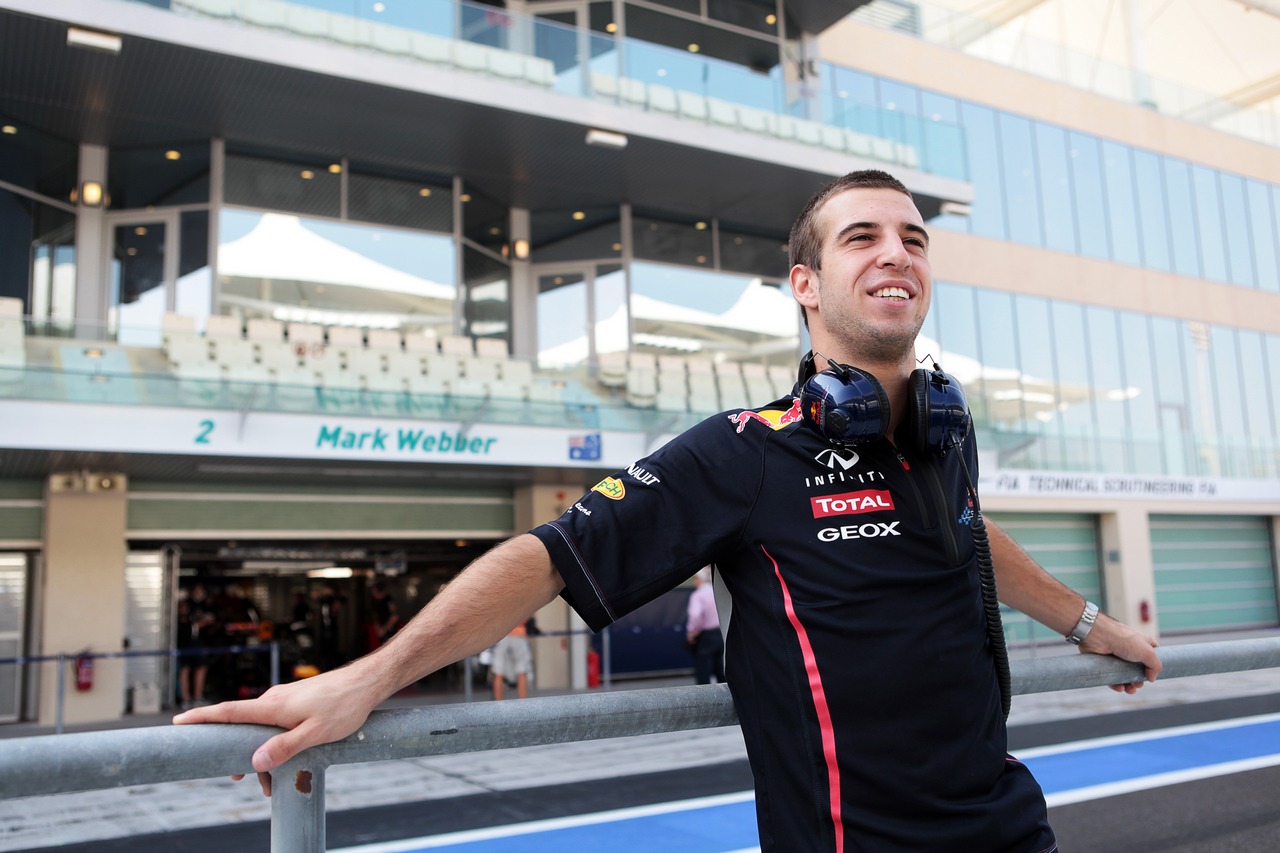 Antonio Felix da Costa (POR) Red Bull Racing Test Driver.
08.11.2012. Formula 1 Young Drivers Test, Day 3, Yas Marina Circuit, Abu Dhabi, UAE.
