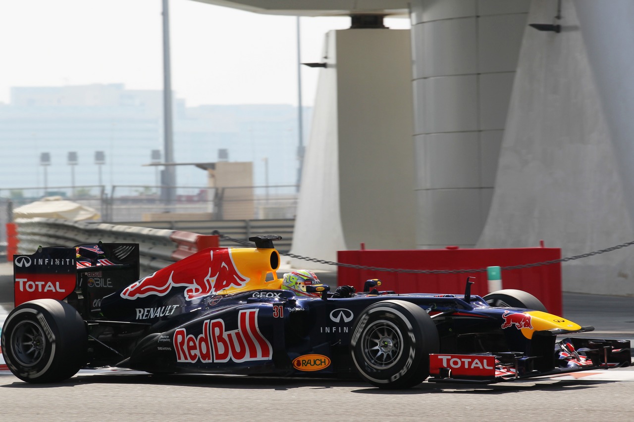 Robin Frijins (NDL) Red Bull Racing RB8 Test Driver.
08.11.2012. Formula 1 Young Drivers Test, Day 3, Yas Marina Circuit, Abu Dhabi, UAE.
