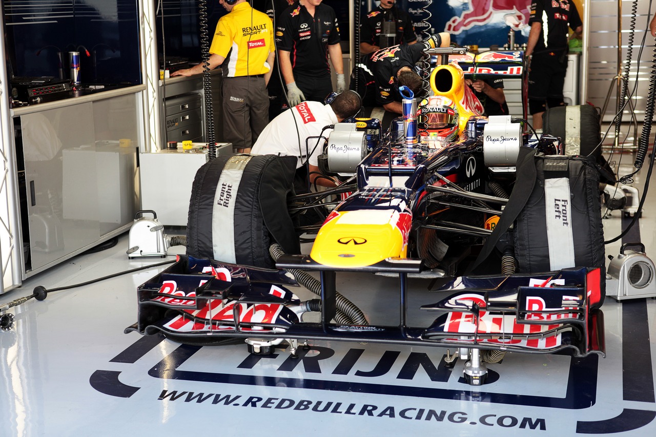 Robin Frijins (NDL) Red Bull Racing RB8 Test Driver.
08.11.2012. Formula 1 Young Drivers Test, Day 3, Yas Marina Circuit, Abu Dhabi, UAE.
