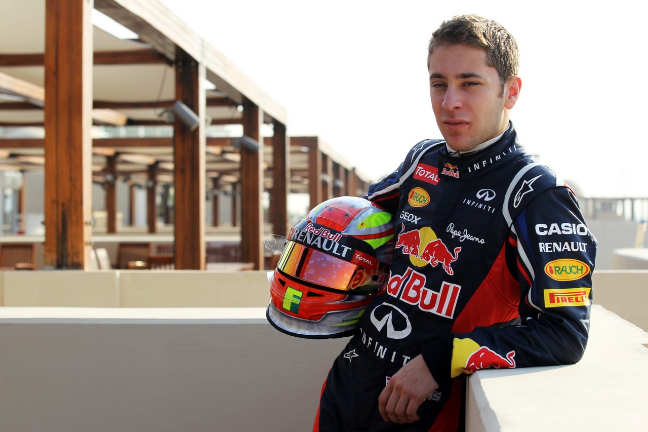 Robin Frijins (NDL) Red Bull Racing Test Driver.
08.11.2012. Formula 1 Young Drivers Test, Day 3, Yas Marina Circuit, Abu Dhabi, UAE.
