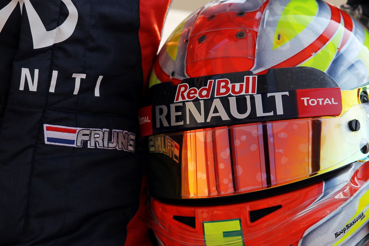 Robin Frijins (NDL) Red Bull Racing Test Driver.
08.11.2012. Formula 1 Young Drivers Test, Day 3, Yas Marina Circuit, Abu Dhabi, UAE.
