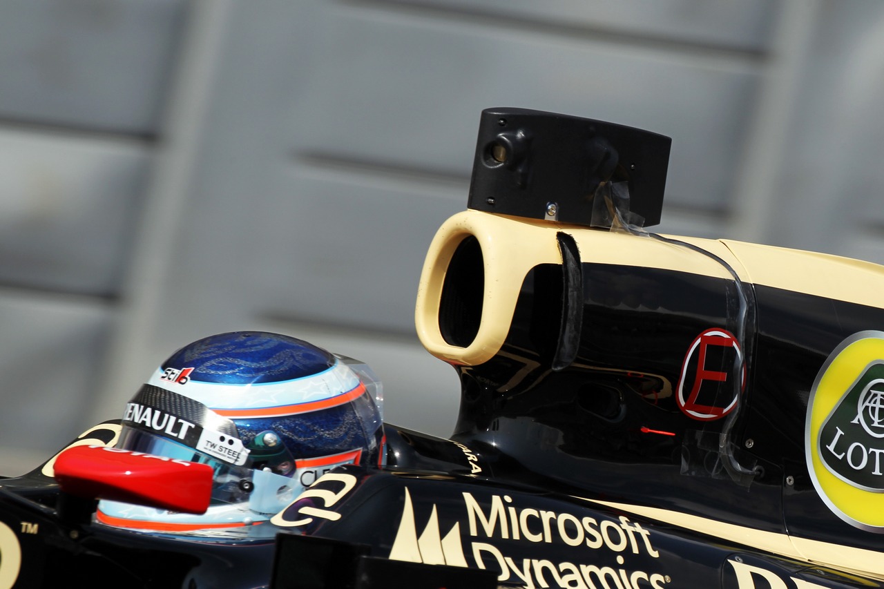 Equipment on the Lotus F1 E20 of Edoardo Mortara (ITA) Lotus F1 Test Driver.
07.11.2012. Formula 1 Young Drivers Test, Day 2, Yas Marina Circuit, Abu Dhabi, UAE.
