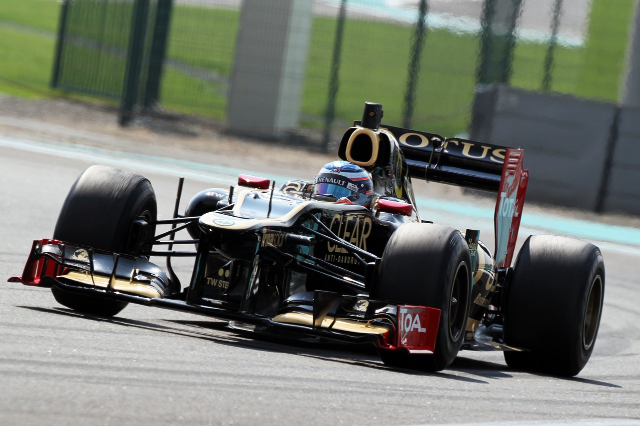 Edoardo Mortara (ITA) Lotus F1 E20 Test Driver.
07.11.2012. Formula 1 Young Drivers Test, Day 2, Yas Marina Circuit, Abu Dhabi, UAE.
