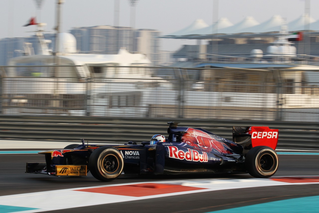 Johnny Cecotto Jr Scuderia Toro Rosso STR7 Test Driver.
07.11.2012. Formula 1 Young Drivers Test, Day 2, Yas Marina Circuit, Abu Dhabi, UAE.
