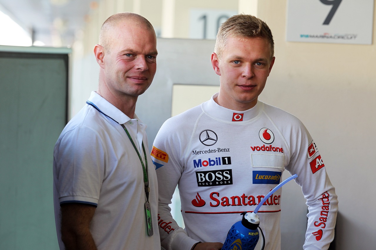 (L to R): Jan Magnussen (DEN) with his son Kevin Magnussen (DEN) McLaren Test Driver. 
06.11.2012. Formula 1 Young Drivers Test, Day 1, Yas Marina Circuit, Abu Dhabi, UAE.
