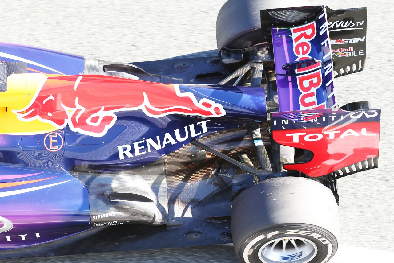 Red Bull Racing RB9 rear suspension and exhaust, running temperature sensors.
07.02.2013. 