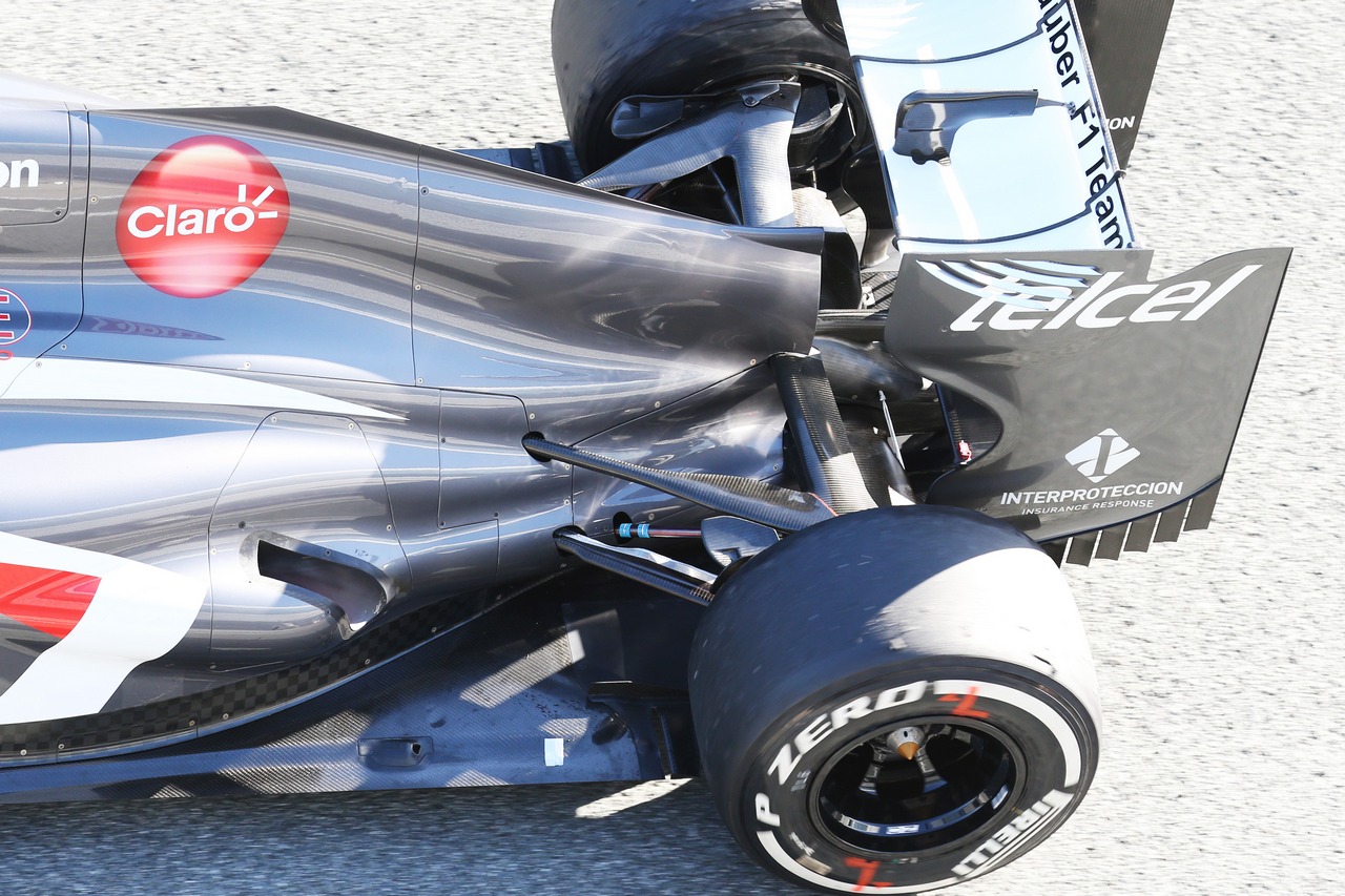 Sauber C32 rear suspension and exhaust, running temperature sensors.
07.02.2013. 