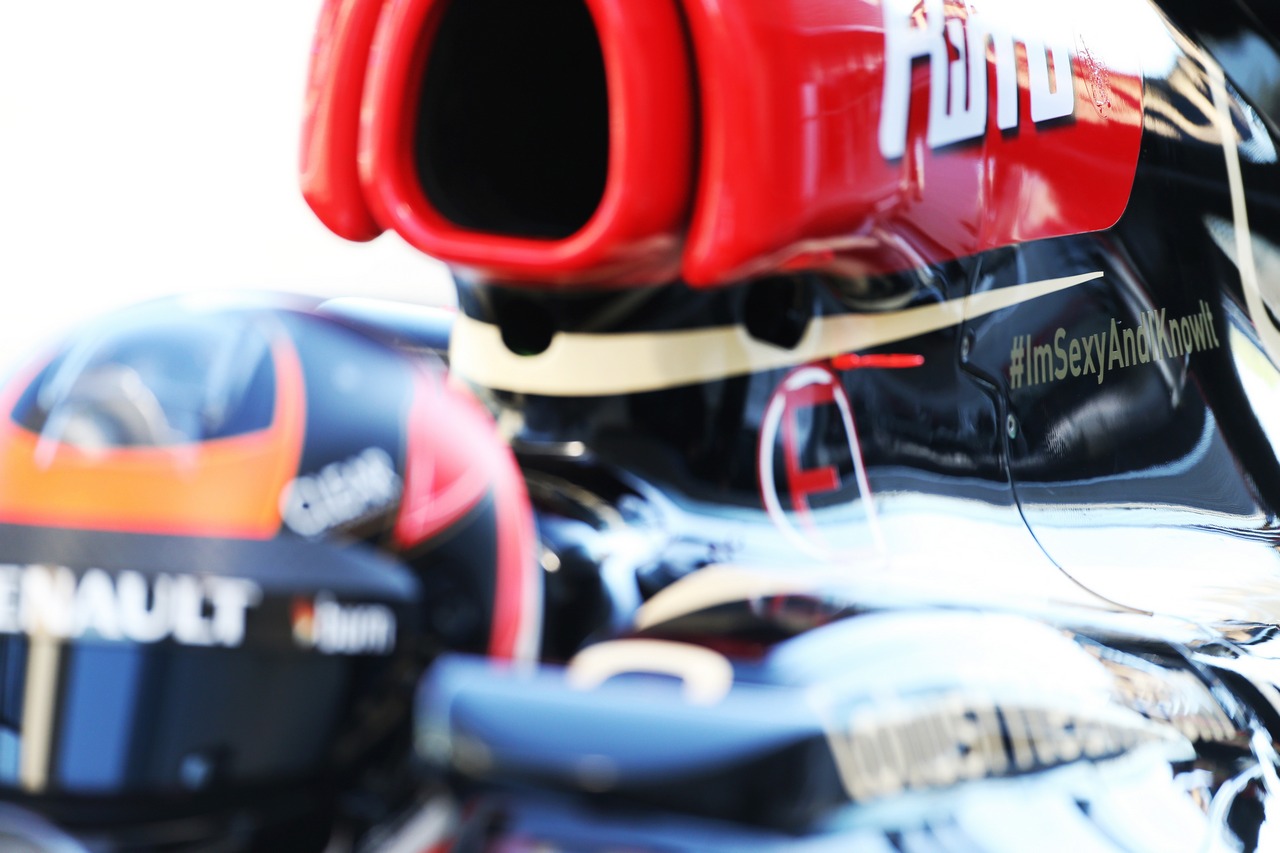 Kimi Raikkonen (FIN) Lotus F1 E21 running with the hashtag #ImSexyAndIKnowIt.
07.02.2013. 