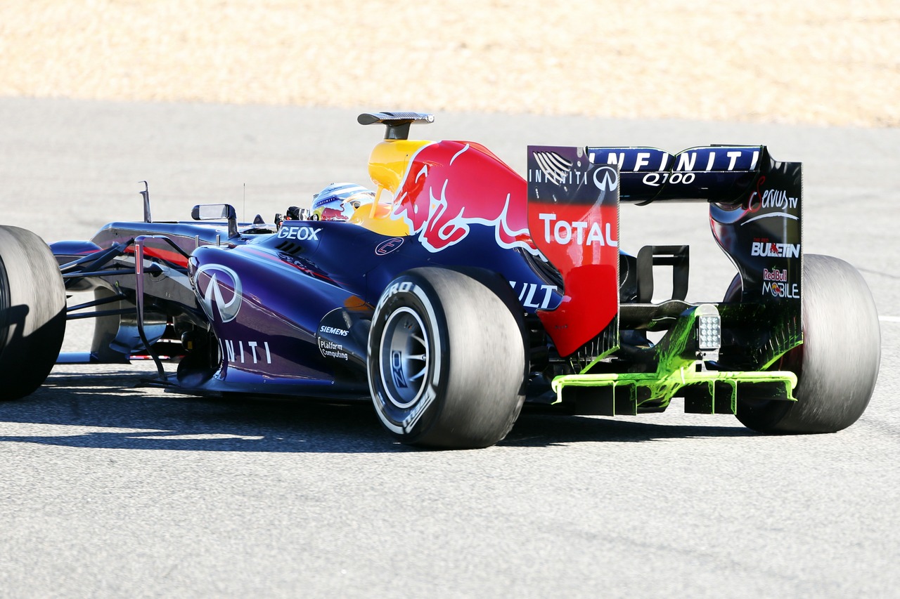 Sebastian Vettel (GER) Red Bull Racing RB9 running flow-vis paint.
07.02.2013. 