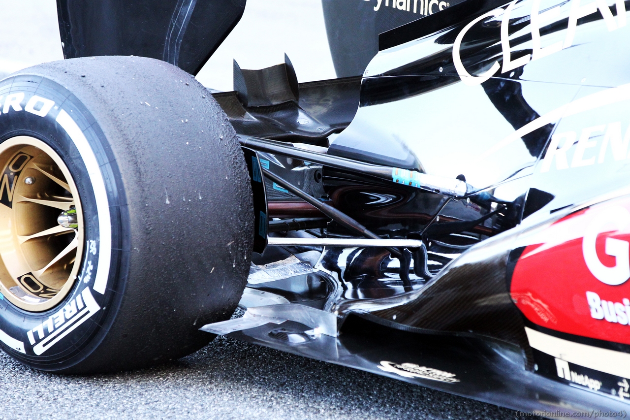 Lotus F1 E21 exhaust and rear suspension detail.
08.02.2013. 