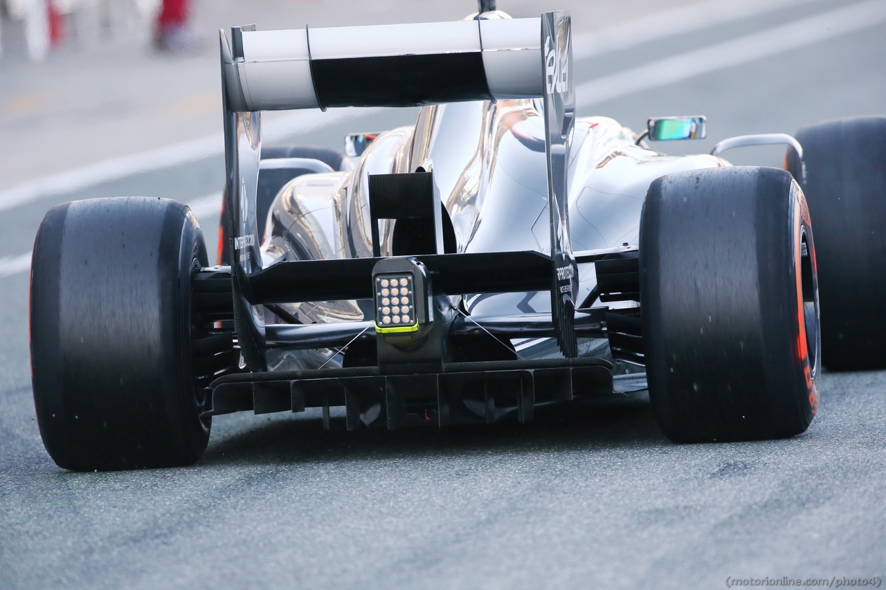 Sauber C32 rear diffuser and rear wing.
08.02.2013. 