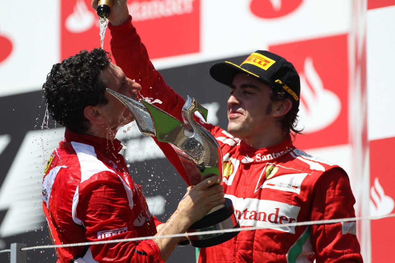 24.06.2012- Race, Fernando Alonso (ESP) Scuderia Ferrari F2012 race winner with Andrea Stella (ITA) Ferrari Race Engineer 