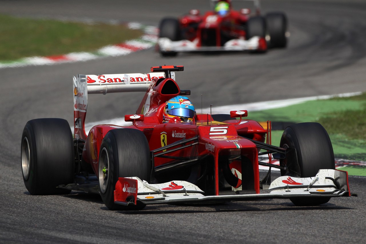 09.09.2012- Race, Fernando Alonso (ESP) Scuderia Ferrari F2012 leads Felipe Massa (BRA) Scuderia Ferrari F2012 