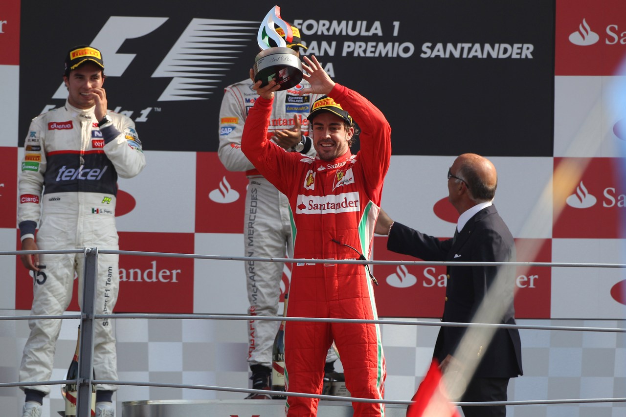 09.09.2012- Race, 3rd position Fernando Alonso (ESP) Scuderia Ferrari F2012 and Dr. Angelo Sticchi Damiani (ITA) Aci Csai President 