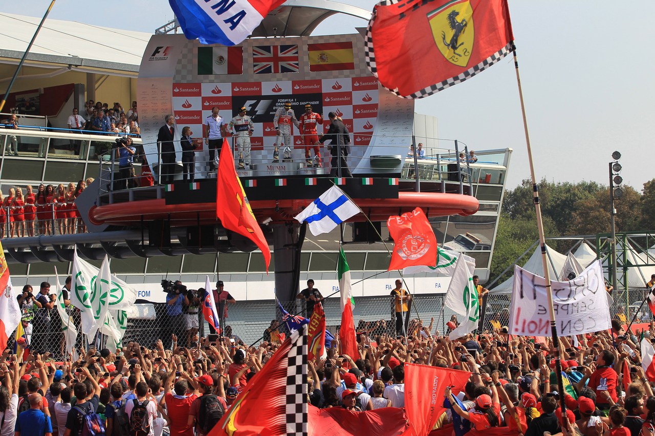 09.09.2012- Race, Lewis Hamilton (GBR) McLaren Mercedes MP4-27 race winner, 2nd position Sergio Pérez (MEX) Sauber F1 Team C31 and 3rd position Fernando Alonso (ESP) Scuderia Ferrari F2012