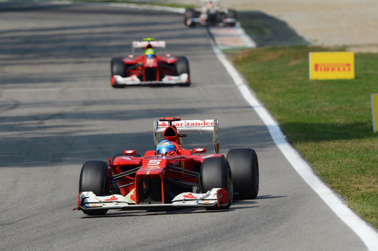 09.09.2012- Race, Fernando Alonso (ESP) Scuderia Ferrari F2012 leads Felipe Massa (BRA) Scuderia Ferrari F2012 