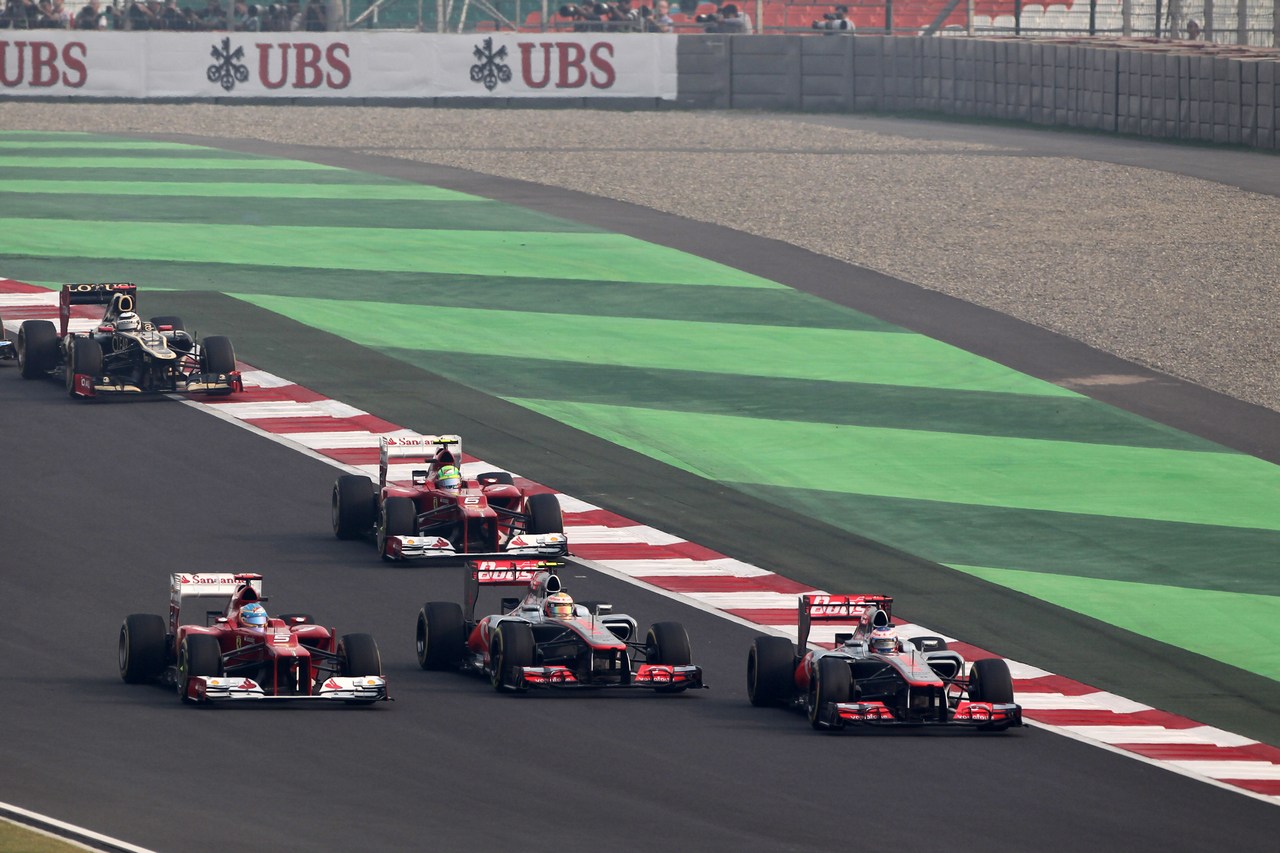 28.10.2012- Race, Fernando Alonso (ESP) Scuderia Ferrari F2012, Lewis Hamilton (GBR) McLaren Mercedes MP4-27 and Jenson Button (GBR) McLaren Mercedes MP4-27 