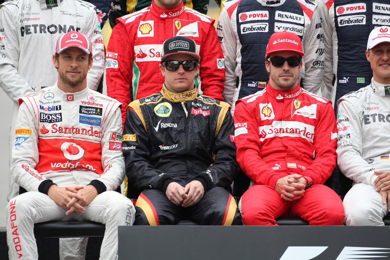 25.11.2012- Drivers end of year group photograph, Jenson Button (GBR) McLaren Mercedes MP4-27, Kimi Raikkonen (FIN) Lotus F1 Team E20 and Fernando Alonso (ESP) Scuderia Ferrari F2012 