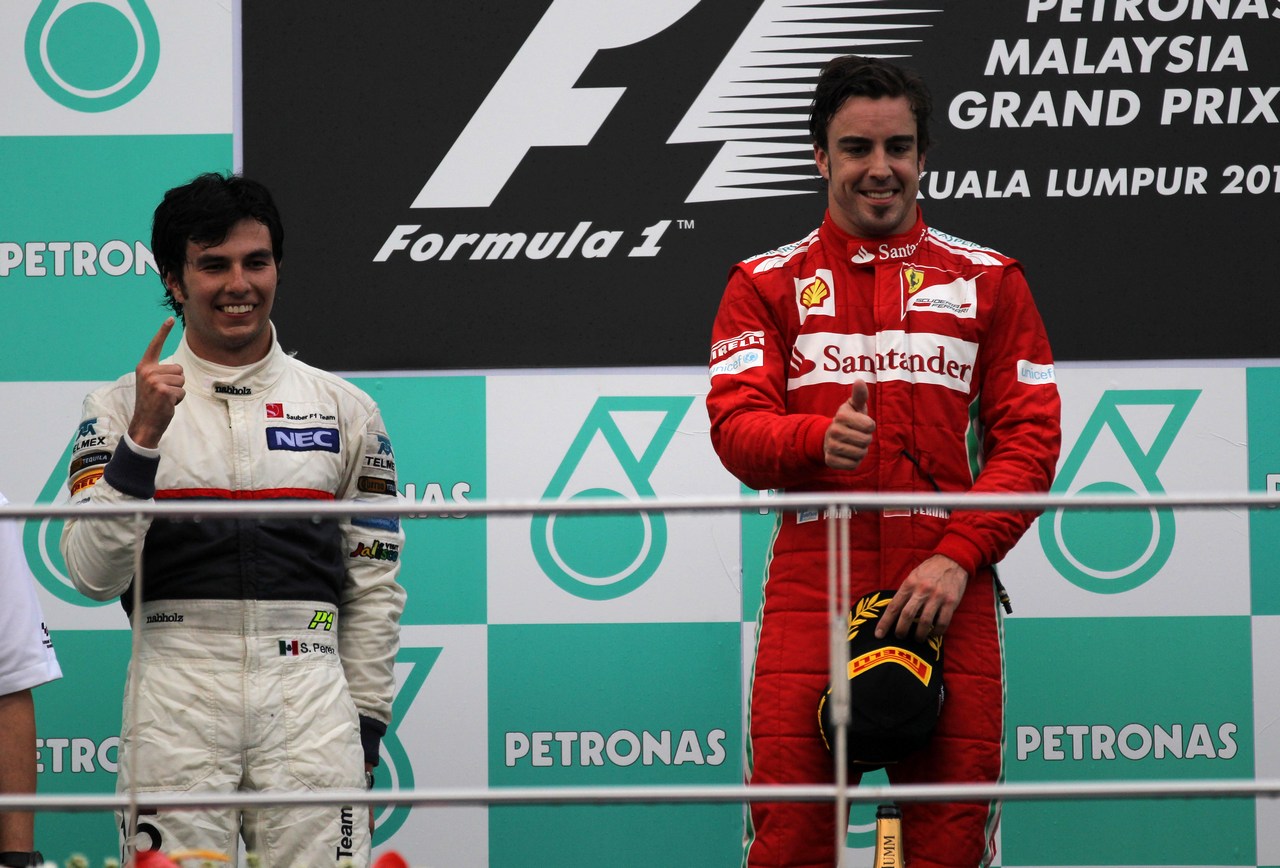 25.03.2012- Race, Fernando Alonso (ESP) Scuderia Ferrari F2012 race winner, 2nd position Sergio Pérez (MEX) Sauber F1 Team C31