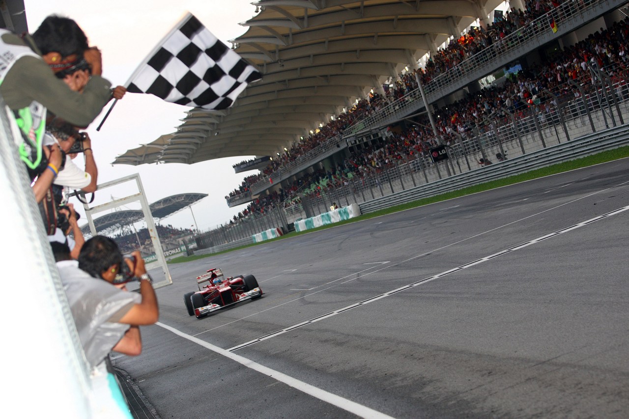 25.03.2012- Race, Fernando Alonso (ESP) Scuderia Ferrari F2012 race winner 