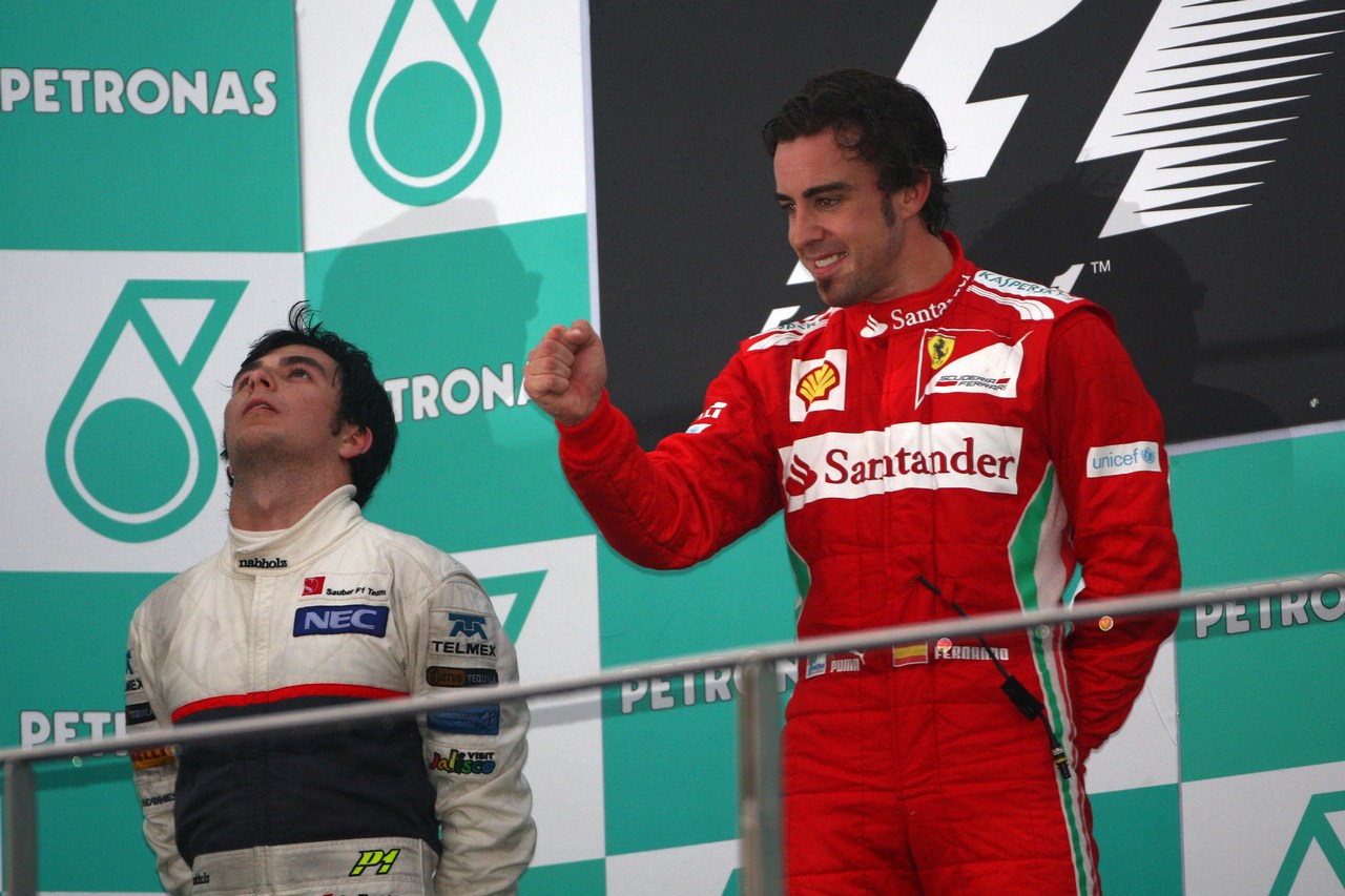 25.03.2012- Race, Fernando Alonso (ESP) Scuderia Ferrari F2012 race winner and Sergio Pérez (MEX) Sauber F1 Team C31 2nd position 