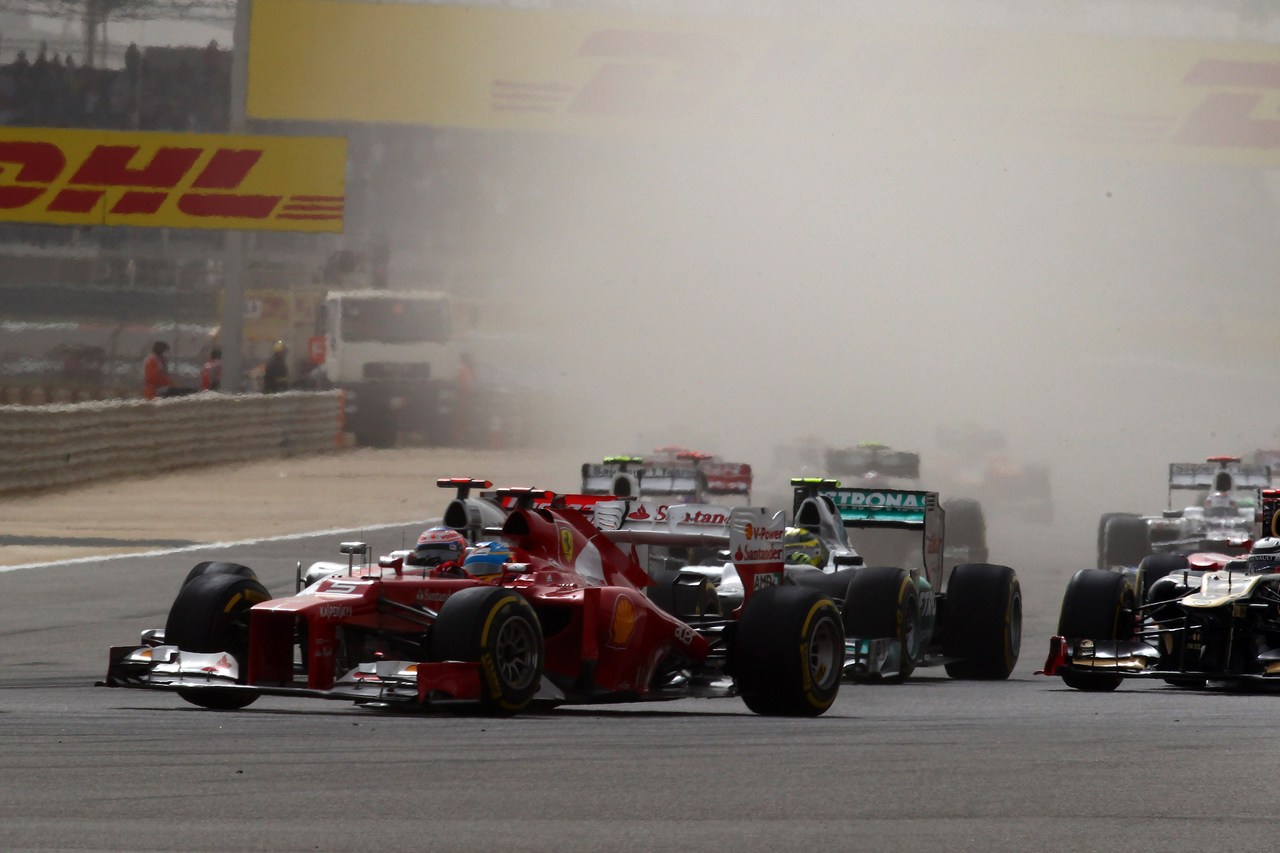 22.04.2012- Race, Start of the race, Fernando Alonso (ESP) Scuderia Ferrari F2012 and Jenson Button (GBR) McLaren Mercedes MP4-27 