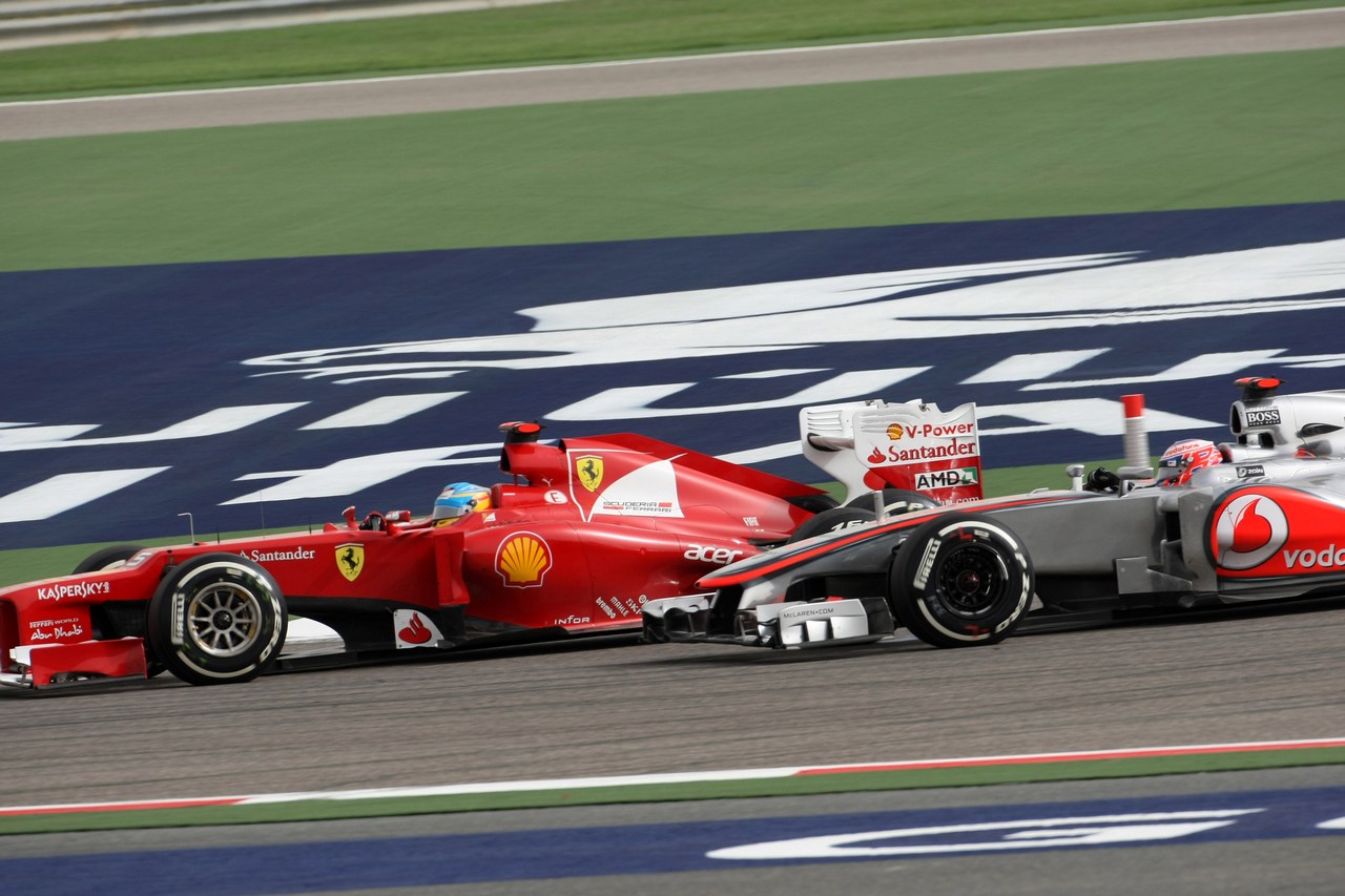 22.04.2012- Race, Fernando Alonso (ESP) Scuderia Ferrari F2012 and Jenson Button (GBR) McLaren Mercedes MP4-27 
