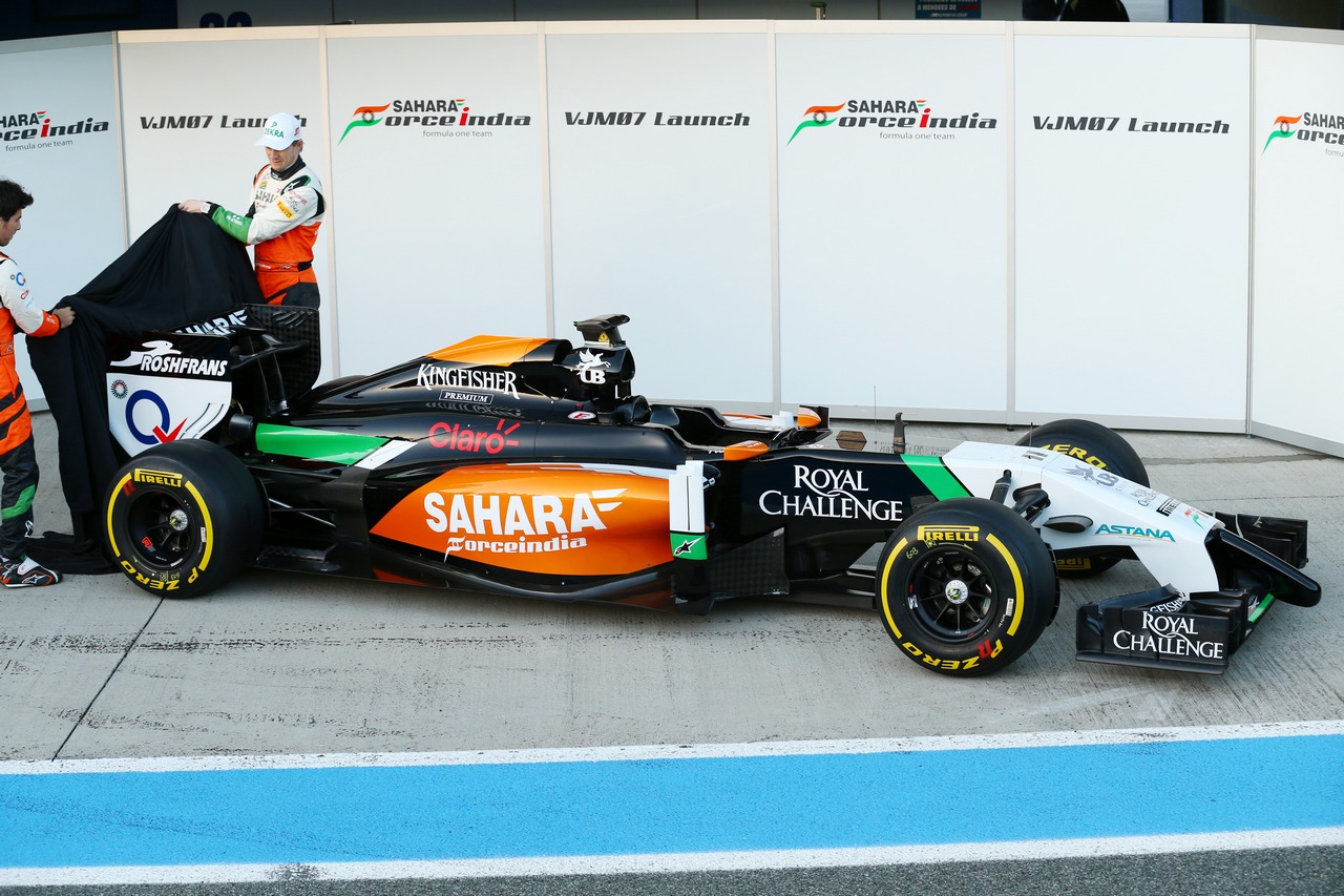 (L to R): Sergio Perez (MEX) Sahara Force India F1 and team mate Nico Hulkenberg (GER) Sahara Force India F1 unveil the new Sahara Force India F1 VJM07.
28.01.2014. Formula One Testing, Day One, Jerez, Spain.