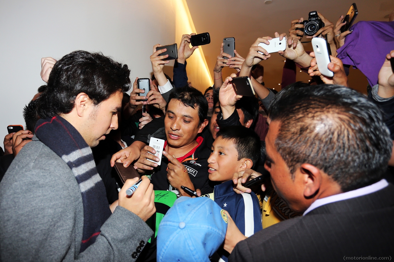 Sergio Perez (MEX) Sahara Force India F1 signs autographs for the fans.
21.01.2015.