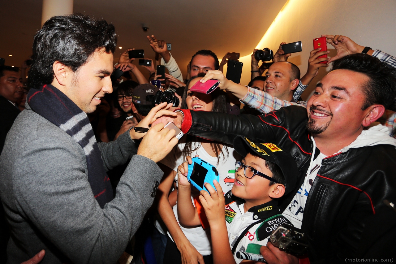 Sergio Perez (MEX) Sahara Force India F1 signs autographs for the fans.
21.01.2015.