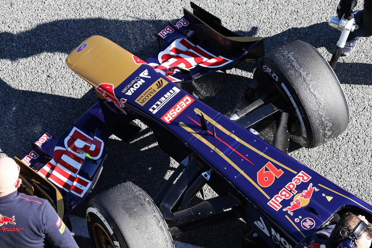 Scuderia Toro Rosso STR8 nosecone.
06.02.2013. 