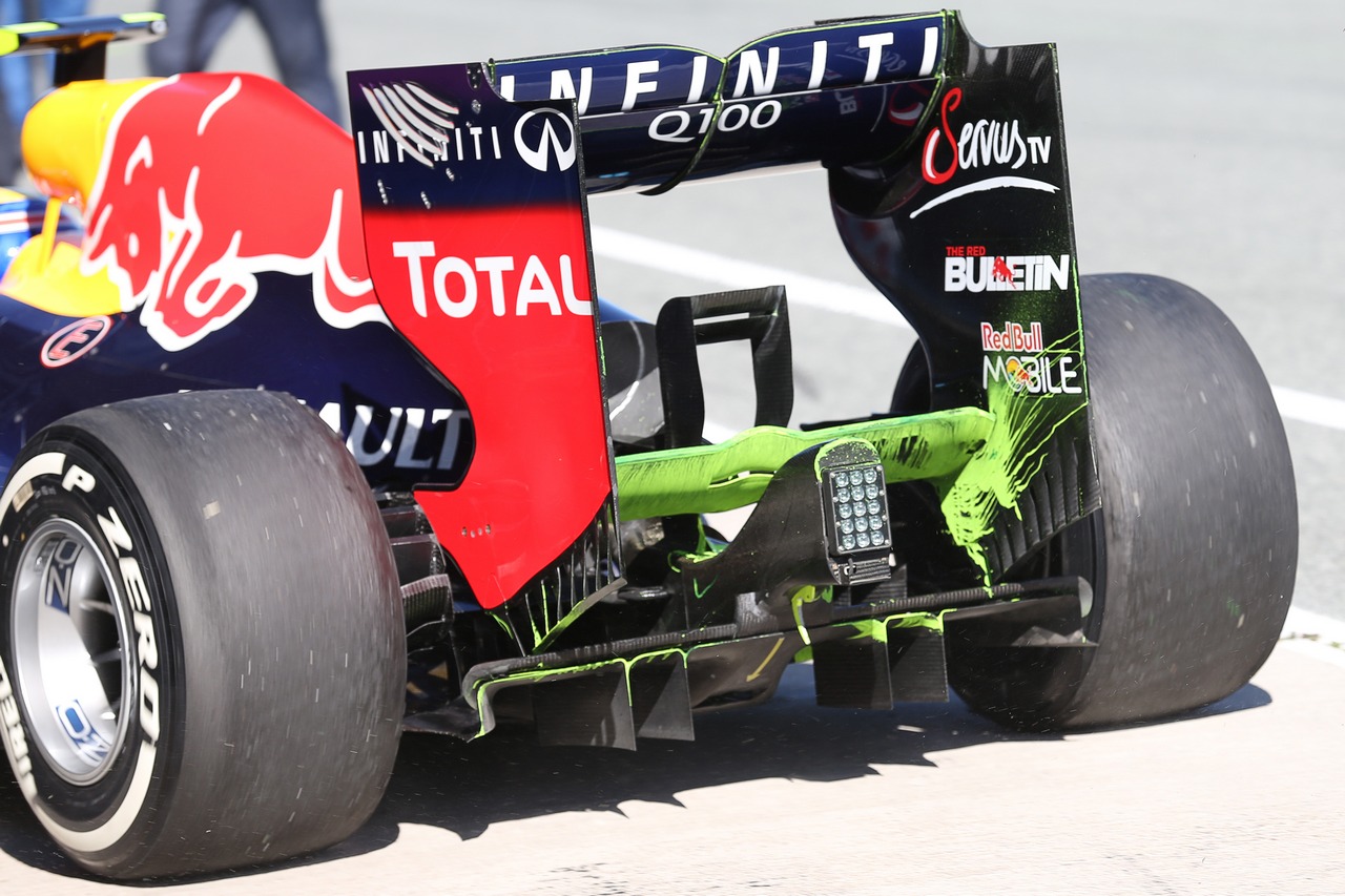 Mark Webber (AUS) Red Bull Racing RB9 rear diffuser running flow-vis paint.
06.02.2013. 