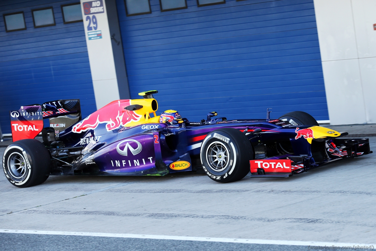Mark Webber (AUS) Red Bull Racing RB9 running flow-vis paint.
06.02.2013. 