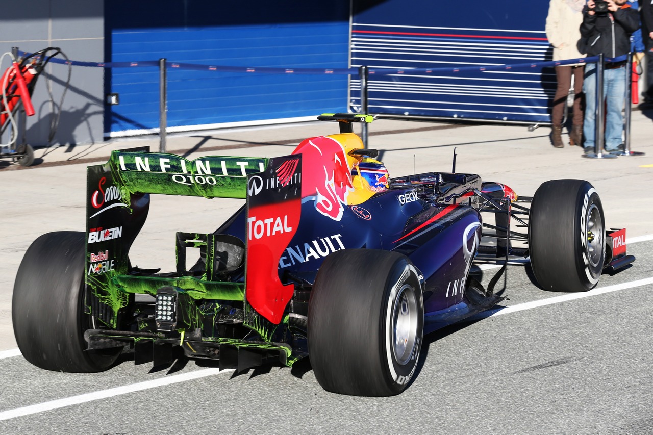 Mark Webber (AUS) Red Bull Racing RB9 with flow-vis paint on the rear diffuser and rear wing.
