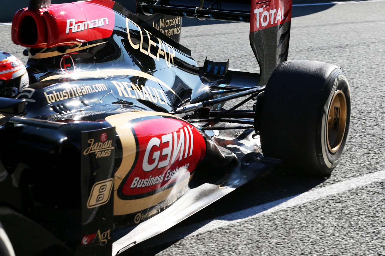 Romain Grosjean (FRA) Lotus F1 E21 rear suspension.
