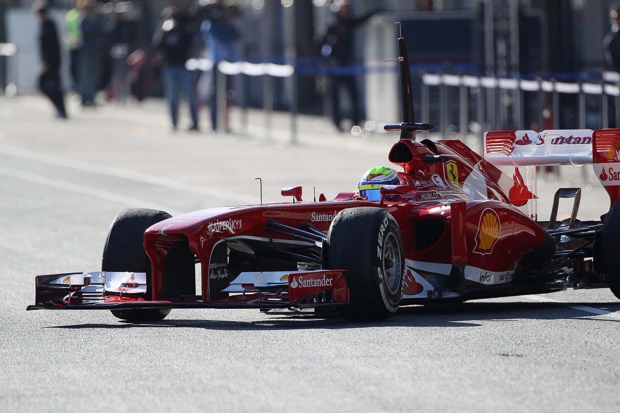 Felipe Massa (BRA) Ferrari F138 leaves the pits.
