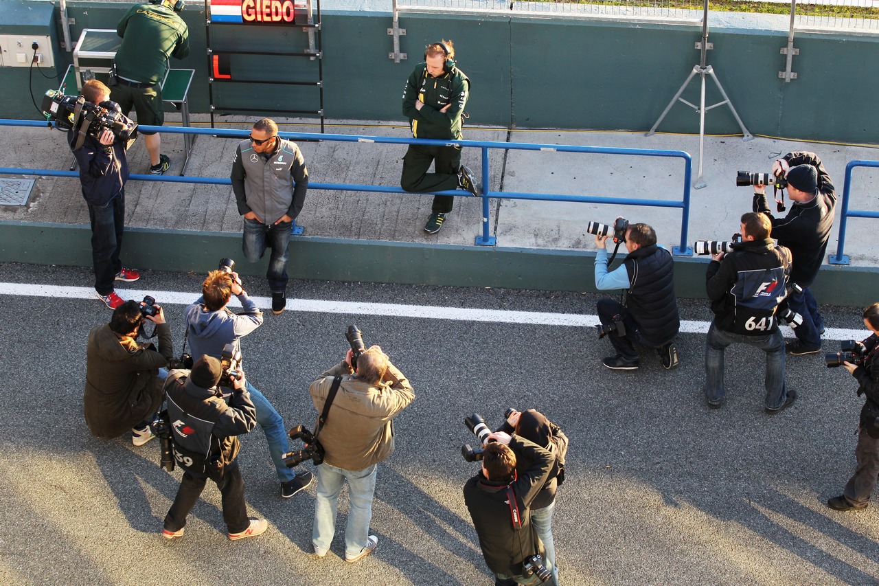 Lewis Hamilton (GBR) Mercedes AMG F1 with photographers.
