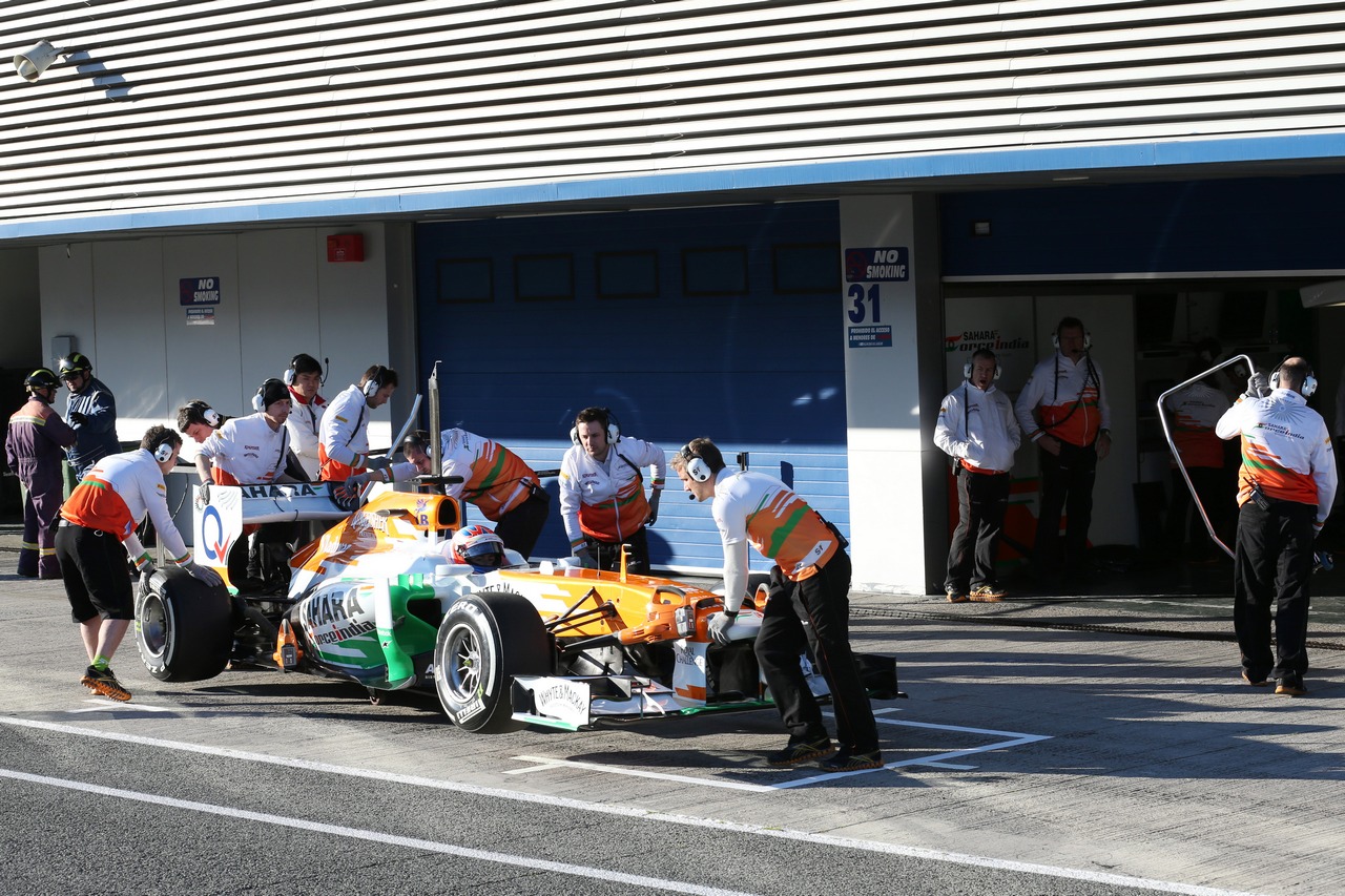 Paul di Resta (GBR) Sahara Force India VJM06 in the pits.
