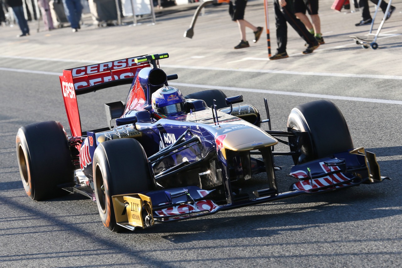 Daniel Ricciardo (AUS) Scuderia Toro Rosso STR8.
